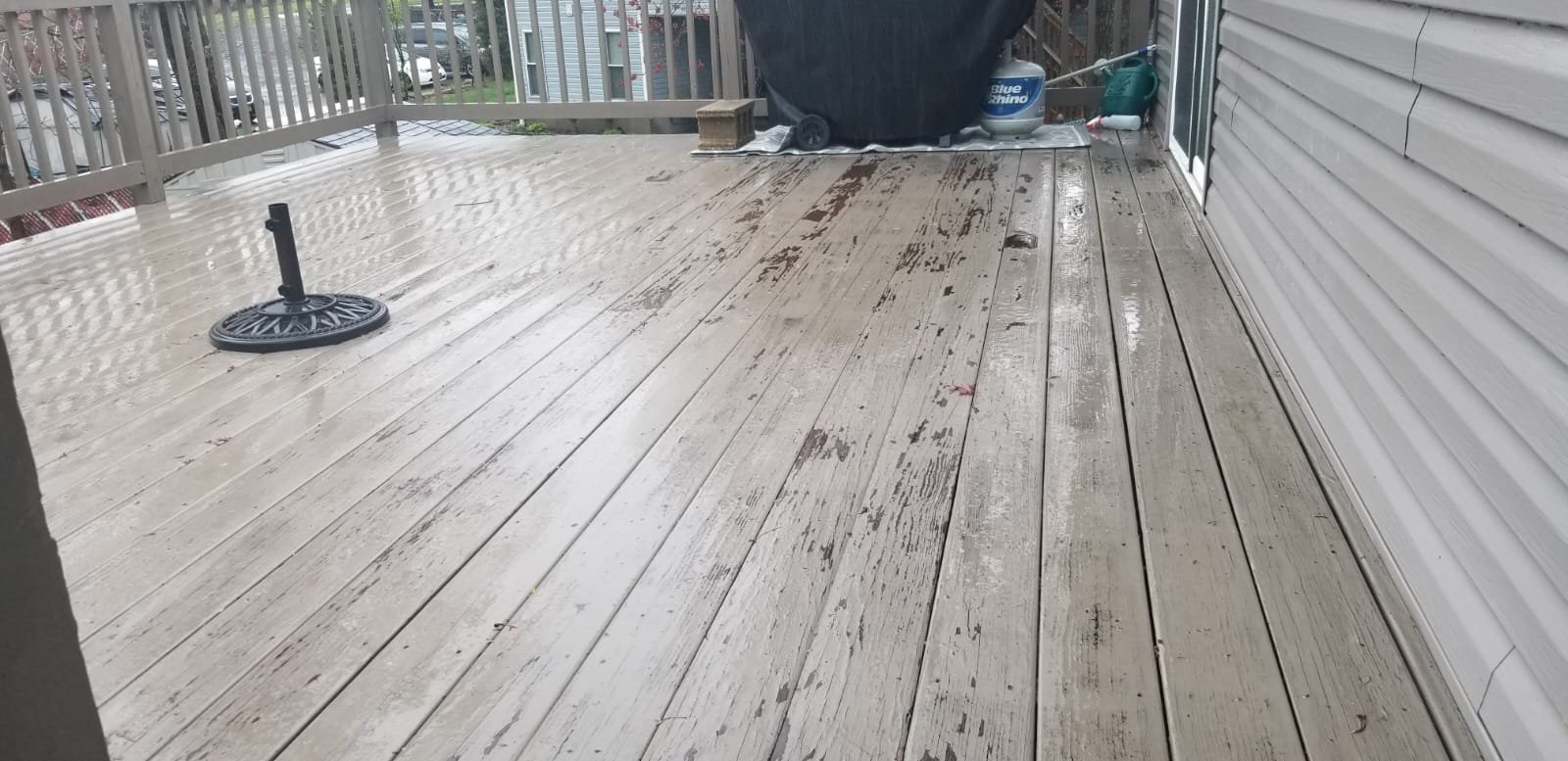 House siding before cleaning